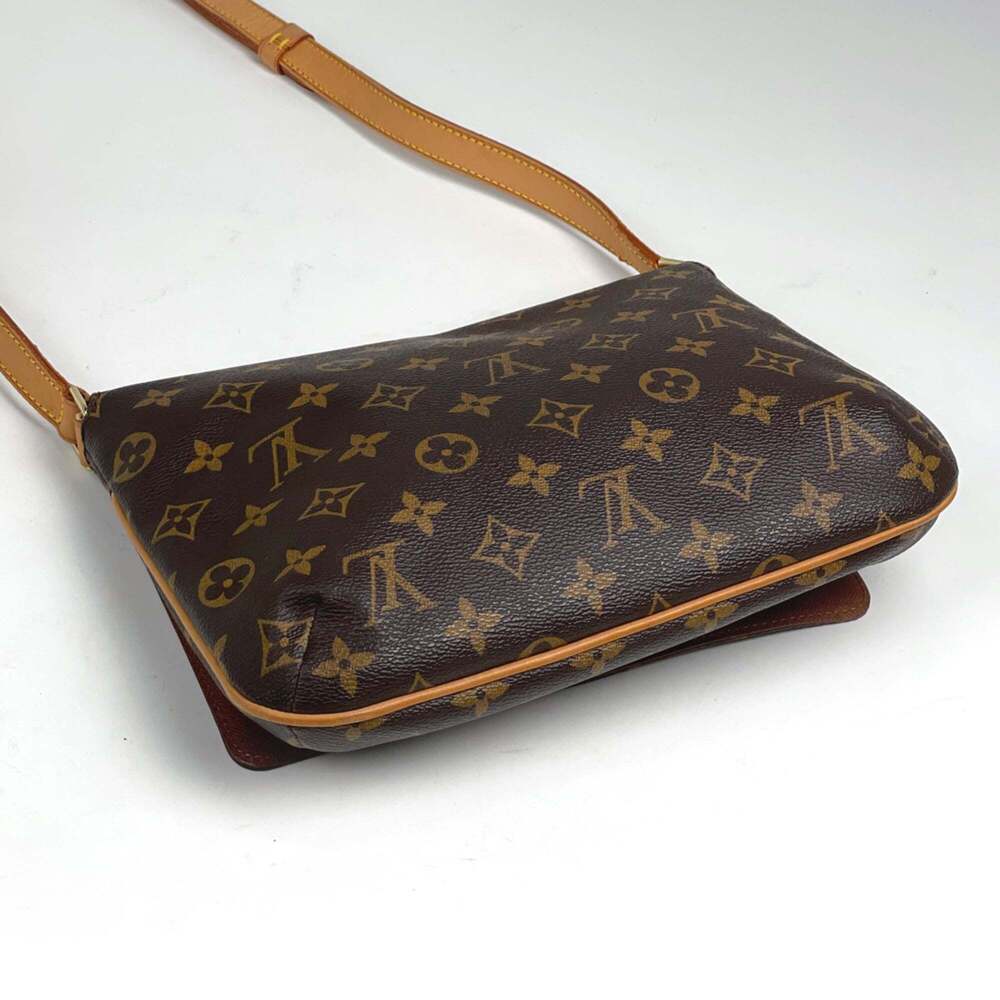 LOUIS VUITTON Authentic Brown Monogram Shoulder Bag - Picture 2 of 7